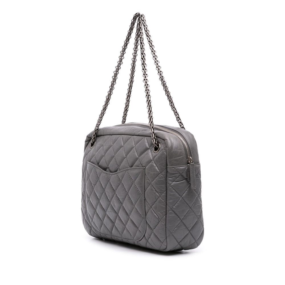 Chanel Matelassé vieilli Reissue 2.55 Sac caméra Grand Cuir de veau Gris – vue 2 – GABY PARIS
