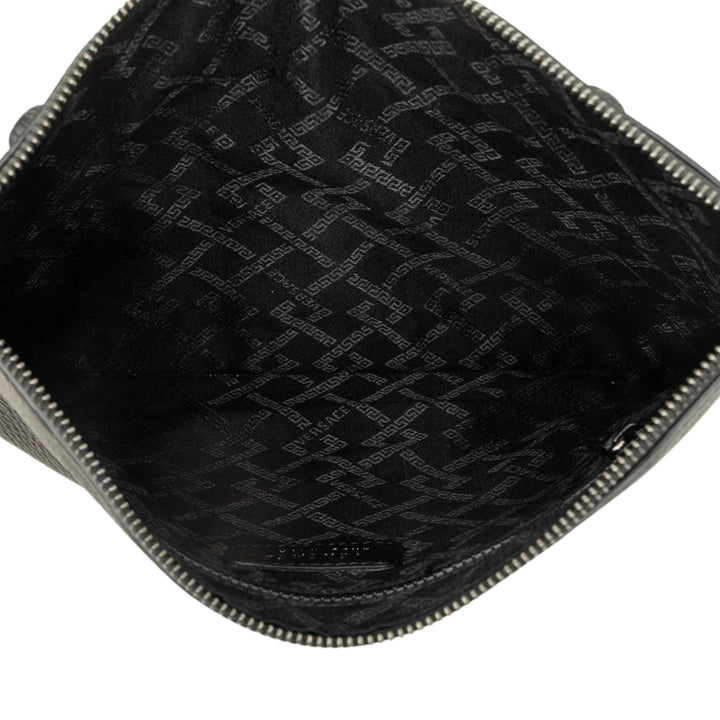 Versace Pochette embossé Medusa Wristlet Noir – vue 4 – GABY PARIS