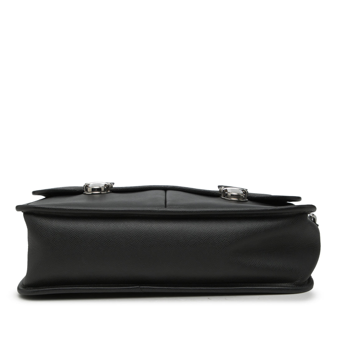 Louis Vuitton Taiga Alexei Messenger