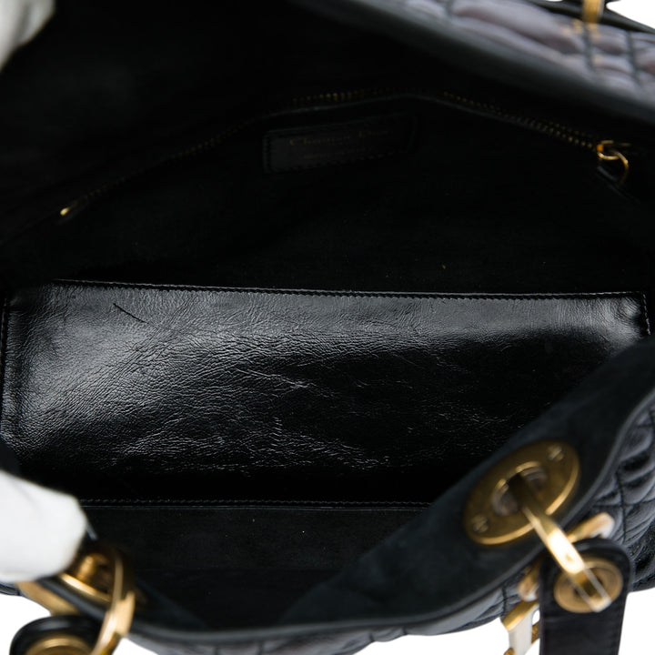 Dior Lady Dior froissé Cannage Souple Moyen Noir – vue 4 – GABY PARIS
