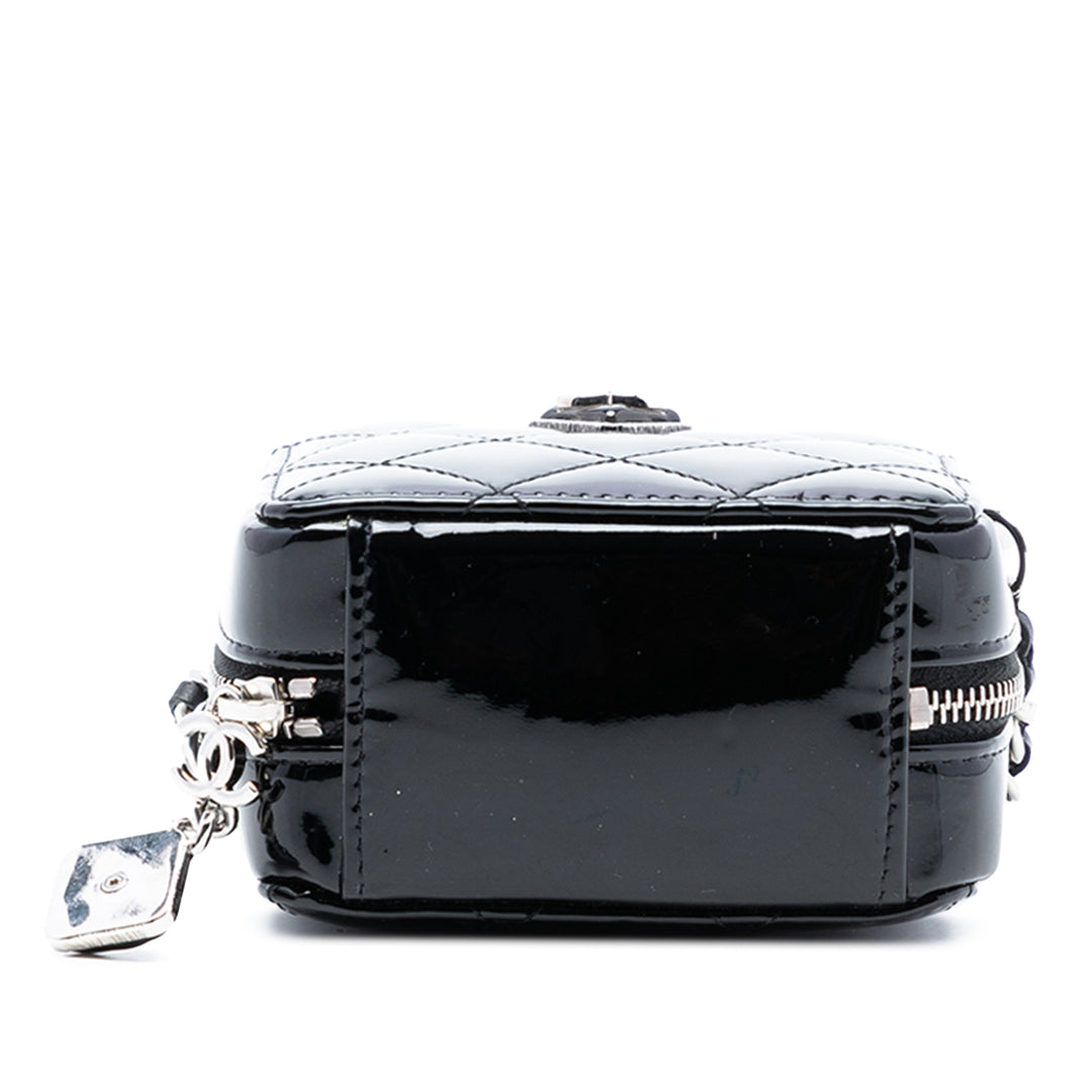 Chanel CC Matelassé Cuir verni Diamond Resin Pochette avec chaîne