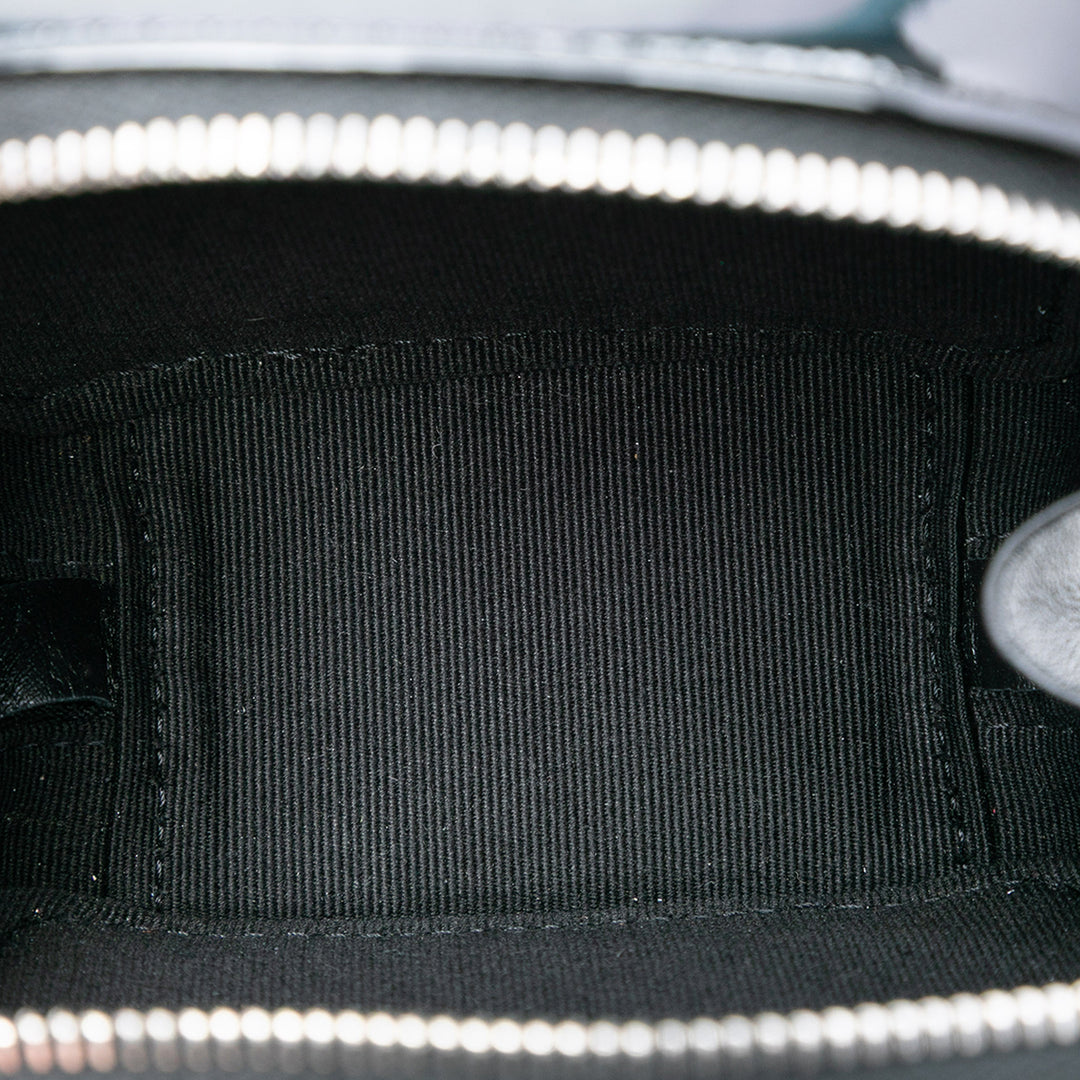 Chanel CC Matelassé Cuir verni Diamond Resin Pochette avec chaîne