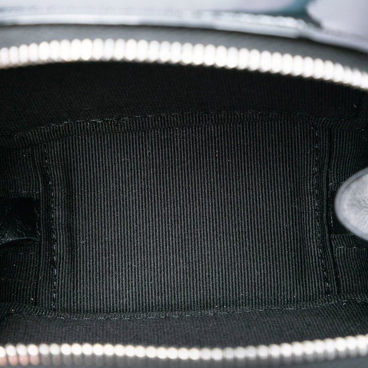 Chanel CC Matelassé Cuir verni Diamond Resin Pochette avec chaîne