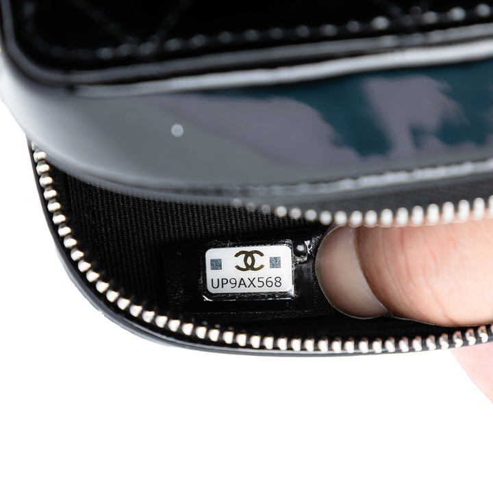 Chanel CC Matelassé Cuir verni Diamond Resin Pochette avec chaîne