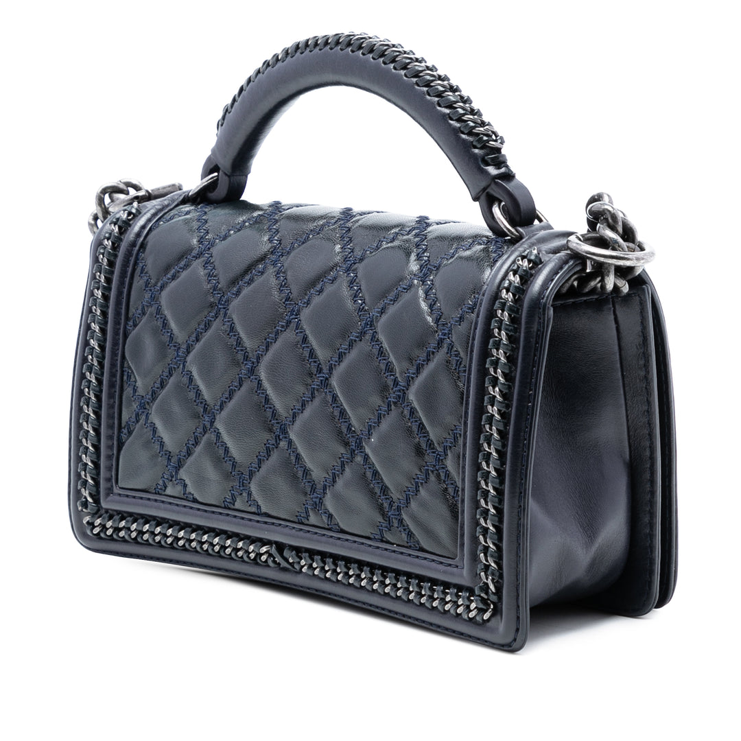 Chanel Old Medium Matelassé Cuir de veau Whipstitch Sac rond à chaîne Boy anse supérieure à rabat