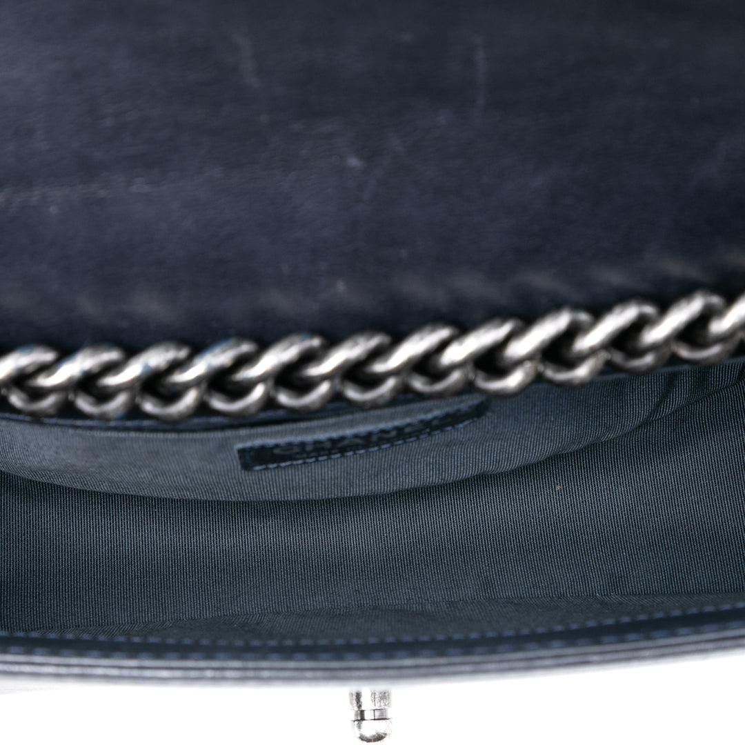 Chanel Old Medium Matelassé Cuir de veau Whipstitch Sac rond à chaîne Boy anse supérieure à rabat