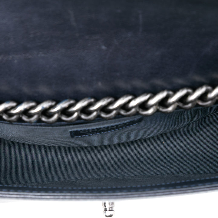 Chanel Old Medium Matelassé Cuir de veau Whipstitch Sac rond à chaîne Boy anse supérieure à rabat