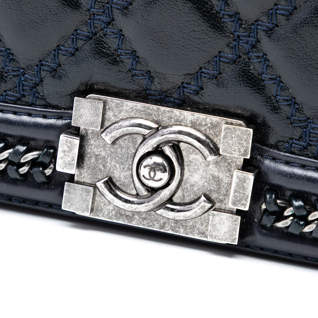 Chanel Old Medium Matelassé Cuir de veau Whipstitch Sac rond à chaîne Boy anse supérieure à rabat