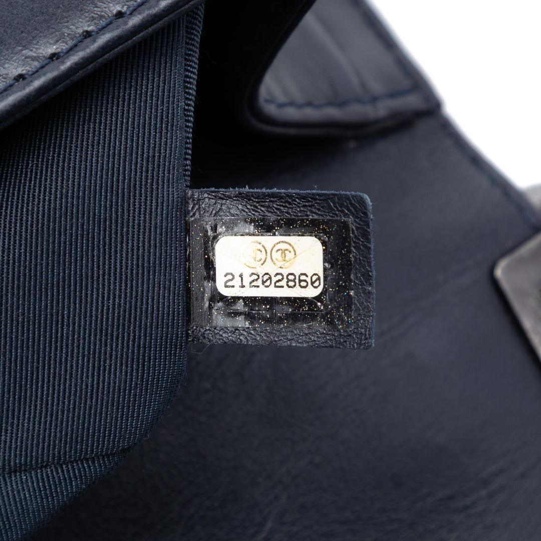 Chanel Old Medium Matelassé Cuir de veau Whipstitch Sac rond à chaîne Boy anse supérieure à rabat