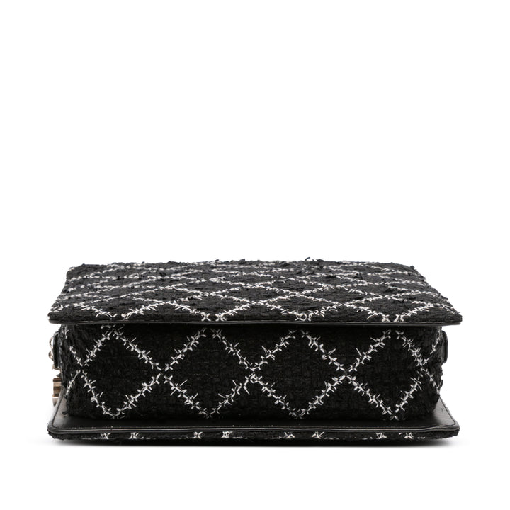 Chanel Tweed and Resin Zipped Chain Shopping Bag Noir – GABY PARIS Authentique