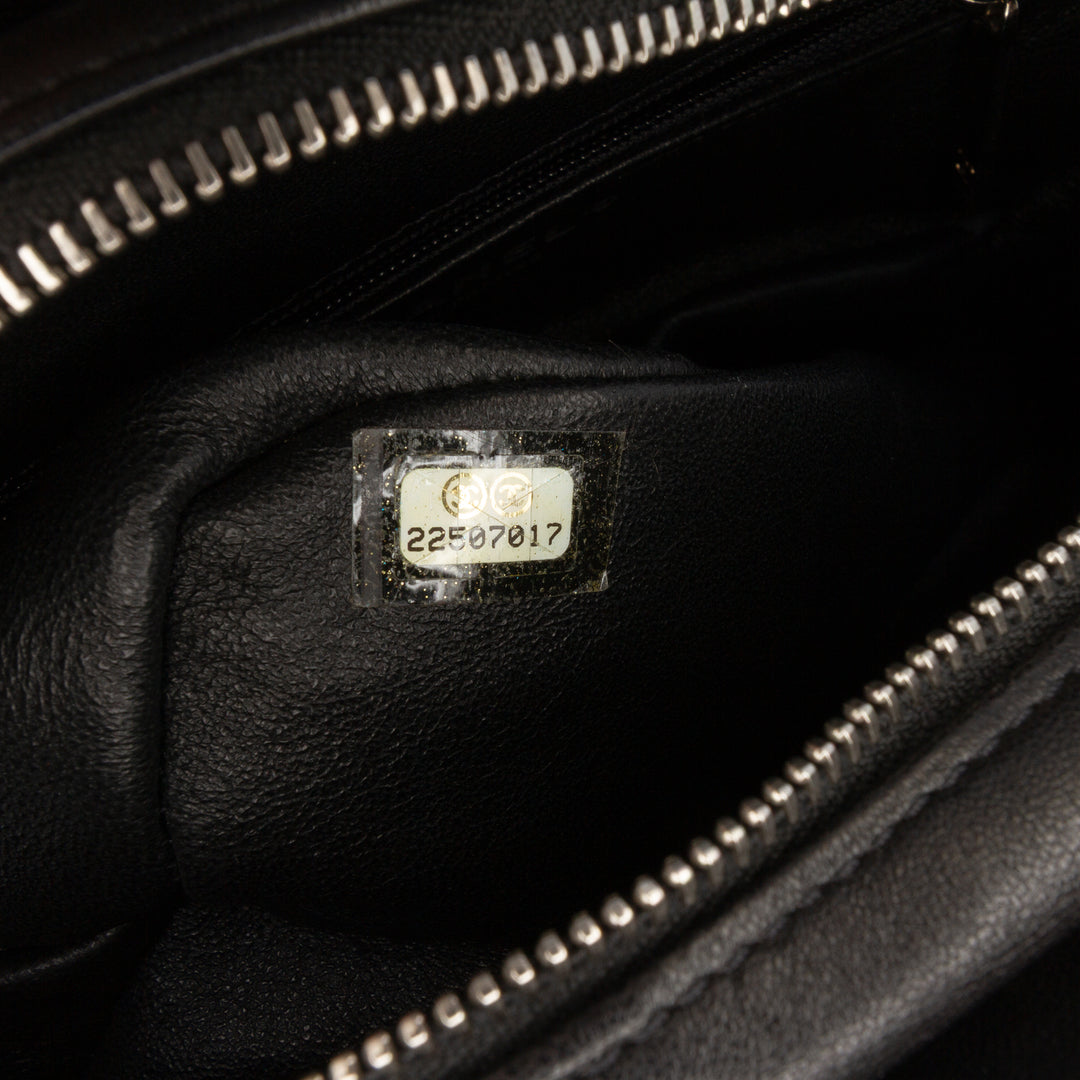 Chanel Tweed and Resin Zipped Chain Shopping Bag Noir – GABY PARIS Authentique