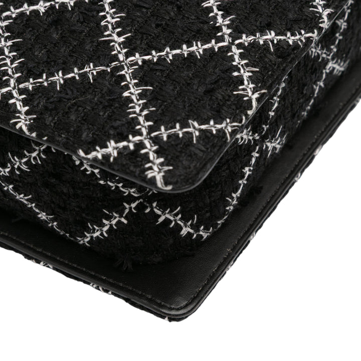 Chanel Tweed and Resin Zipped Chain Shopping Bag Noir – GABY PARIS Authentique
