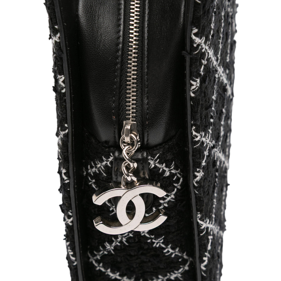 Chanel Tweed and Resin Zipped Chain Shopping Bag Noir – GABY PARIS Authentique