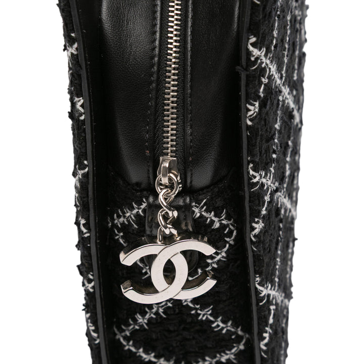 Chanel Tweed and Resin Zipped Chain Shopping Bag Noir – GABY PARIS Authentique