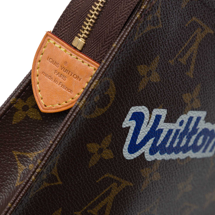 Louis Vuitton Pochette Édition limitée Patches et Travel Stickers Toiletry 26 Monogram Marron – vue 5 – GABY PARIS