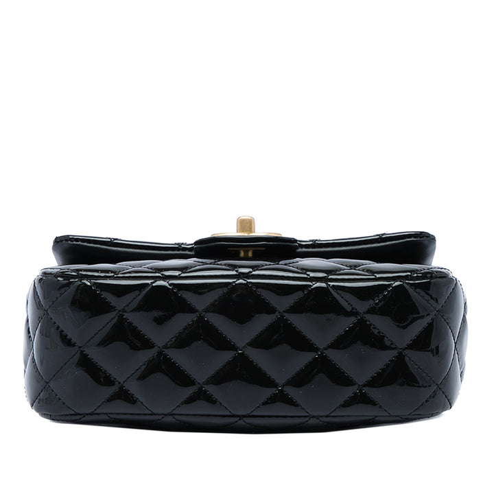Chanel Classic Carré Émail Coco Hearts Rabat simple Mini Noir