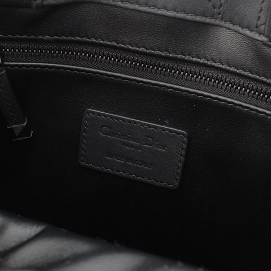 Book Tote Macrocannage Ultra Matte Petit Cuir de veau Noir