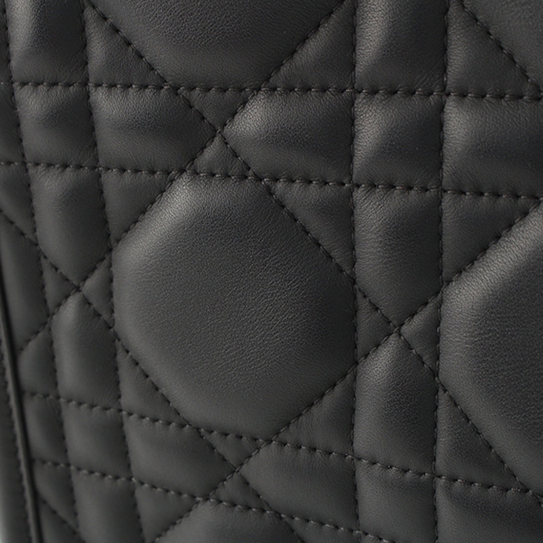Book Tote Macrocannage Ultra Matte Petit Cuir de veau Noir