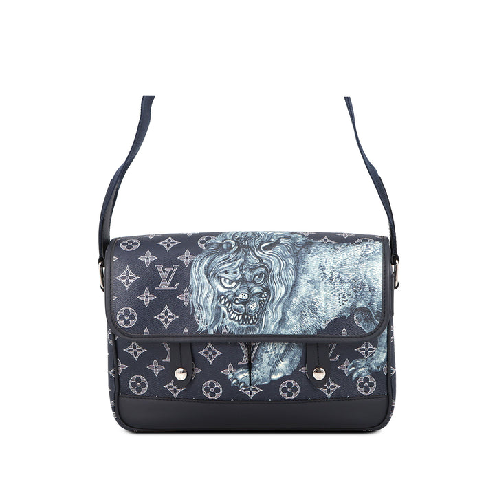 Louis Vuitton Chapman Brothers Savane Messenger PM Monogram Bleu – vue principale – GABY PARIS
