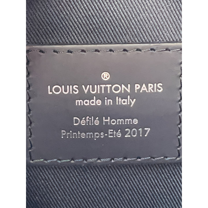 Louis Vuitton Chapman Brothers Savane Messenger PM Monogram Bleu – vue 4 – GABY PARIS