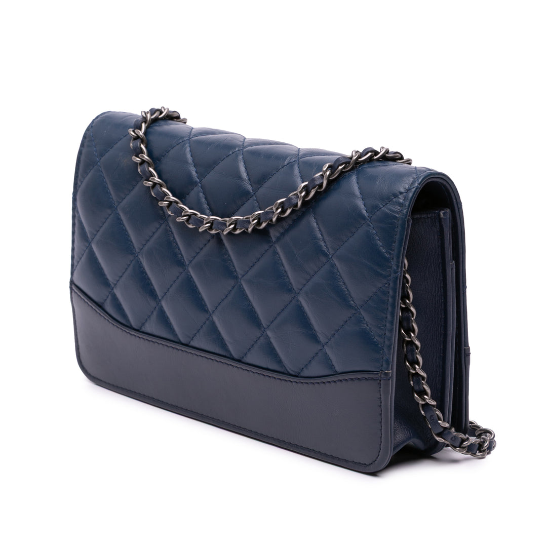 Chanel Quilted Aged Cuir de veau Gabrielle Wallet On Chain Bleu