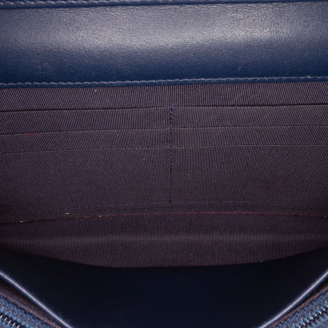 Chanel Quilted Aged Cuir de veau Gabrielle Wallet On Chain Bleu