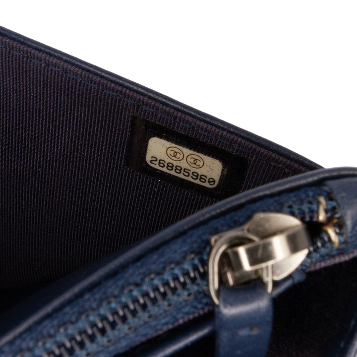 Chanel Quilted Aged Cuir de veau Gabrielle Wallet On Chain Bleu