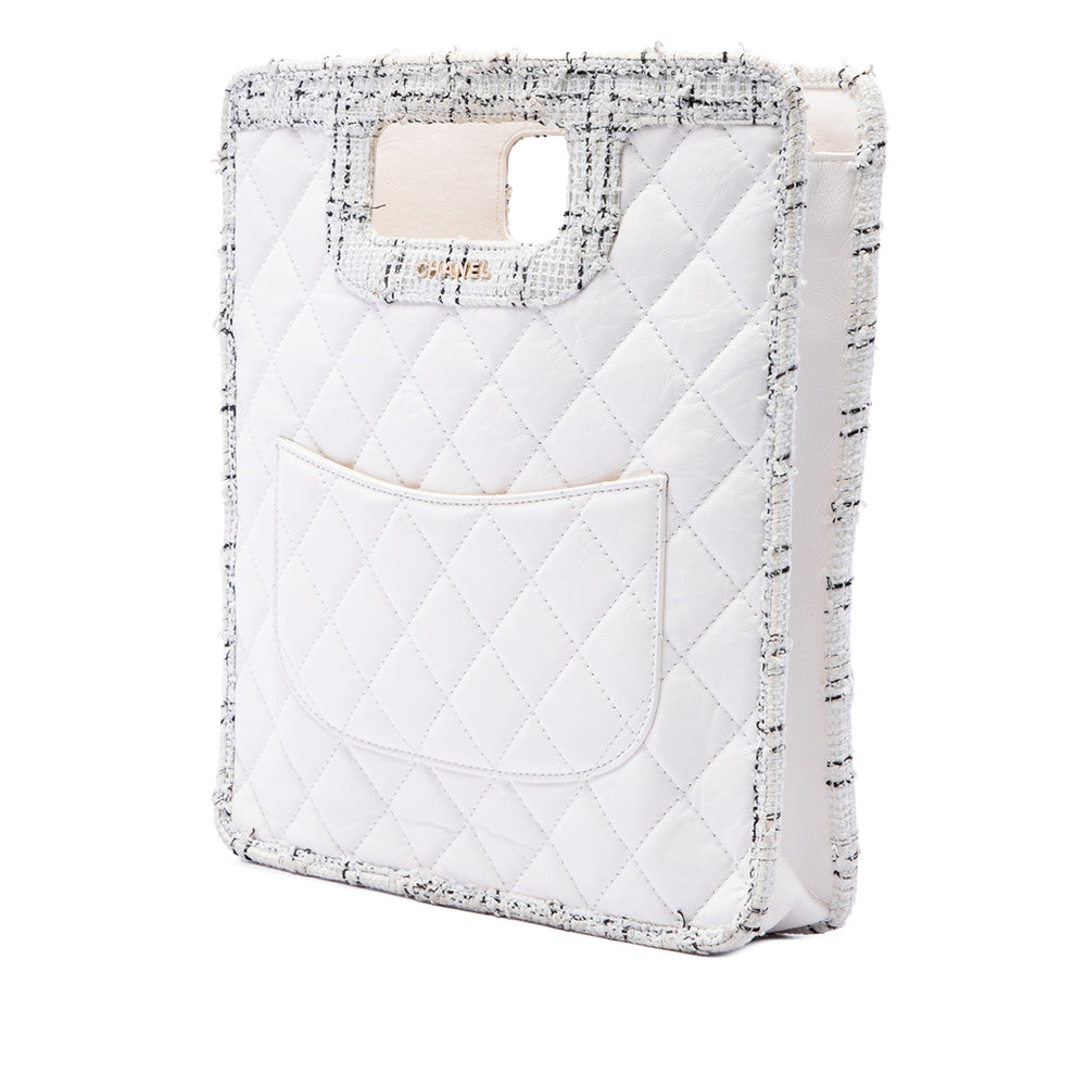 Chanel Cabas CC à finitions Matelassé vieilli Cutout Poignée Tweed Blanc – vue 2 – GABY PARIS