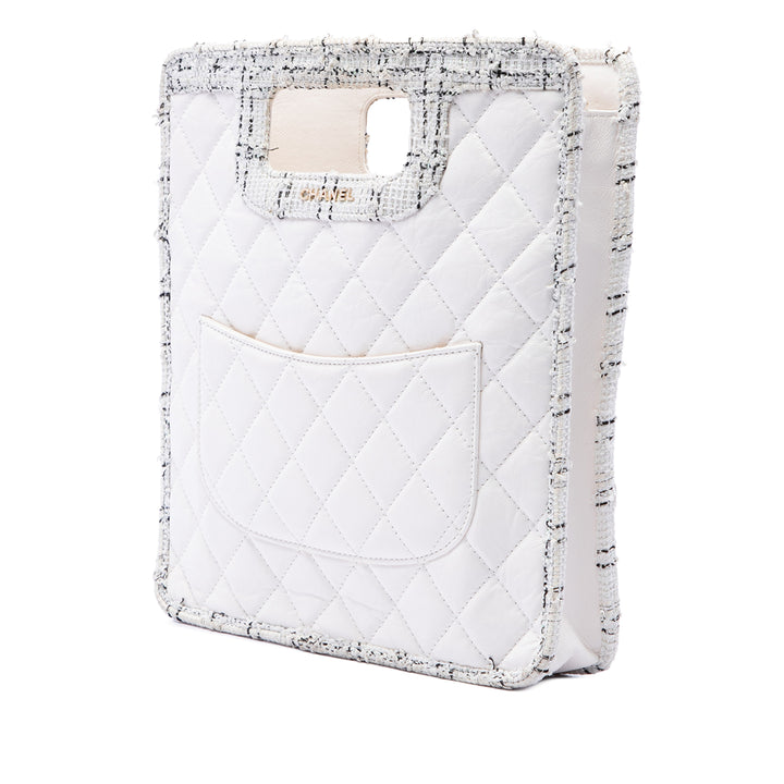 Chanel Cabas CC à finitions Matelassé vieilli Cutout Poignée Tweed Blanc – vue 2 – GABY PARIS