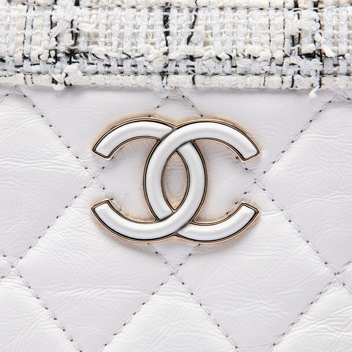 Chanel Cabas CC à finitions Matelassé vieilli Cutout Poignée Tweed Blanc – vue 5 – GABY PARIS