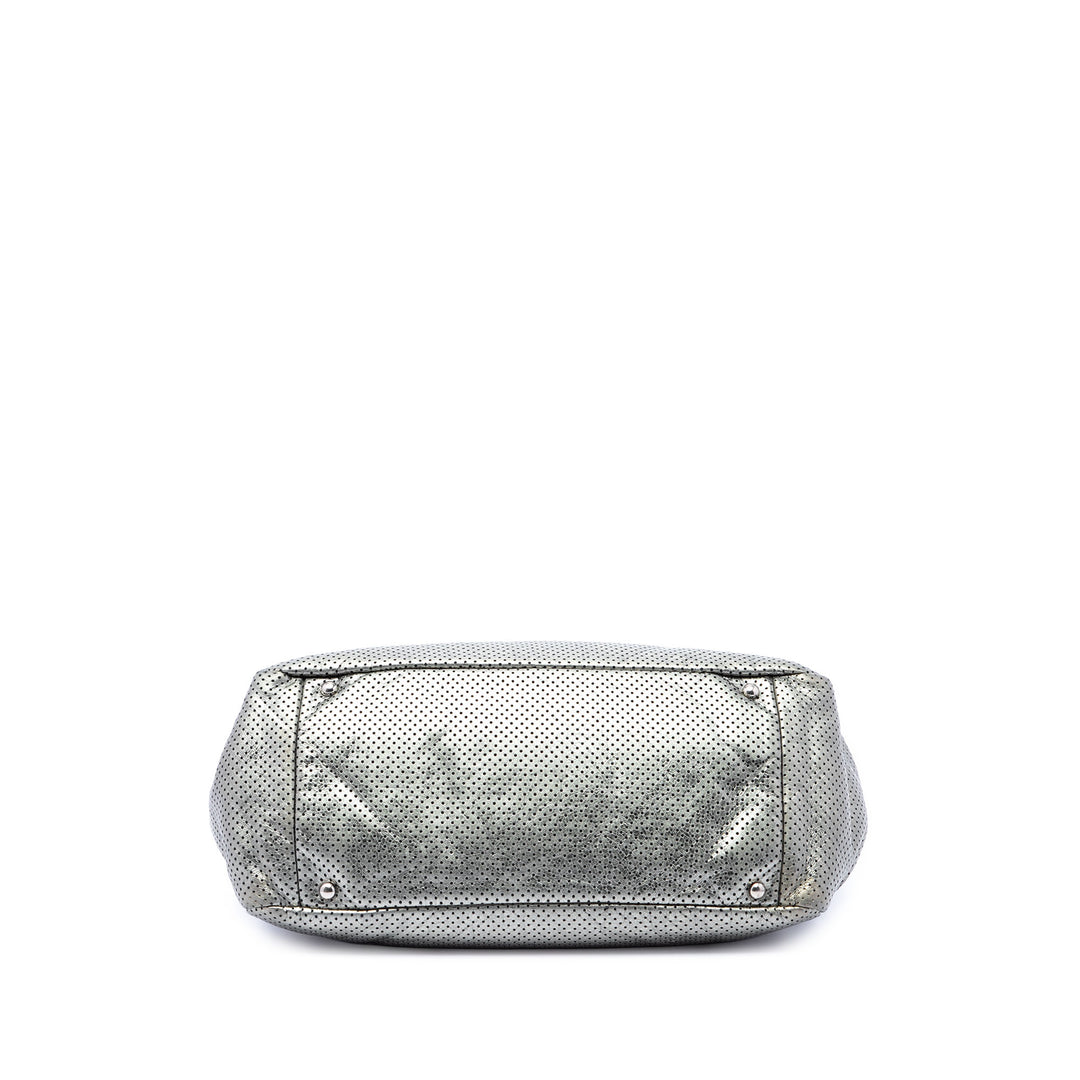 Chanel Métallisé perforé Reissue 2.55 Drill Accordion à rabat Cuir de veau Argenté – vue 3 – GABY PARIS