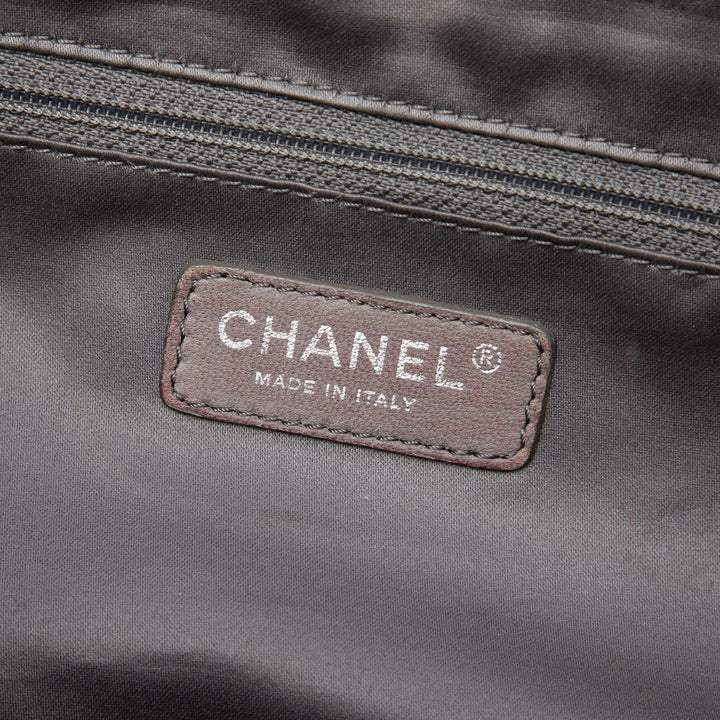 Chanel Métallisé perforé Reissue 2.55 Drill Accordion à rabat Cuir de veau Argenté – vue 5 – GABY PARIS