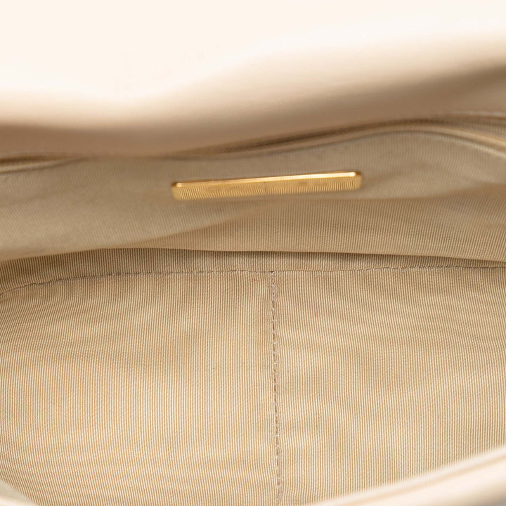 Chanel Medium Cuir d’agneau 19 à rabat