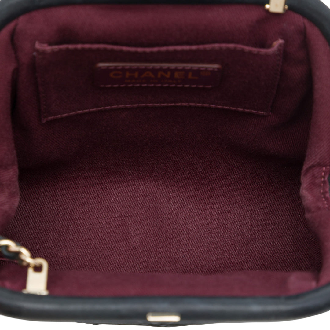 CC Matelassé Double Stitch Kiss Lock Pochette avec chaîne Cuir d'agneau Noir