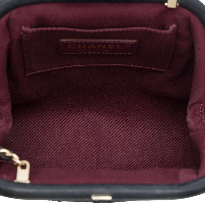 CC Matelassé Double Stitch Kiss Lock Pochette avec chaîne Cuir d'agneau Noir
