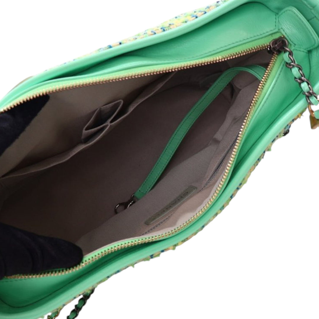 Chanel Medium Tweed Gabrielle Sac porté croisé Vert