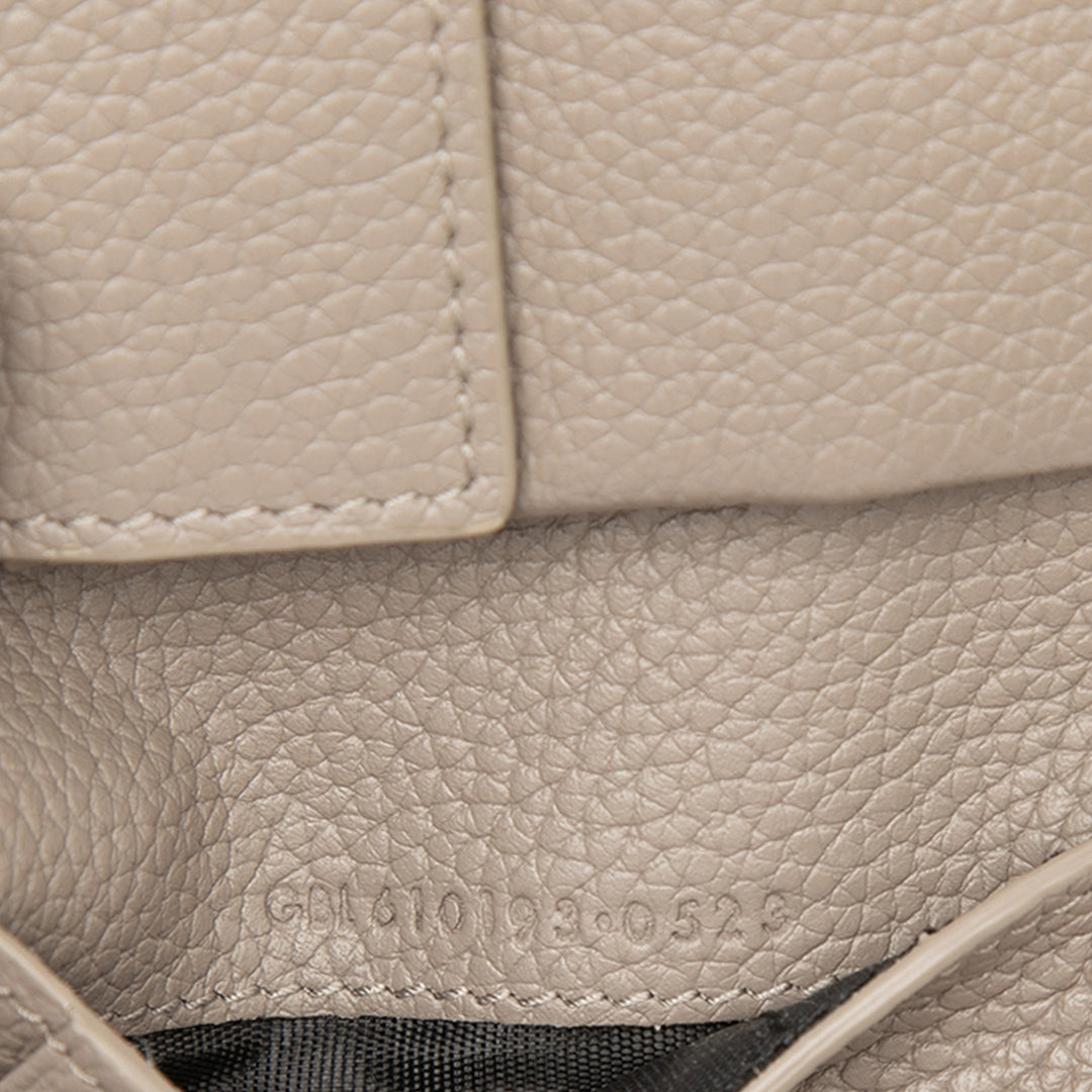 Saint Laurent Grained Cuir Tiny Cassandre Bifold Portefeuille
