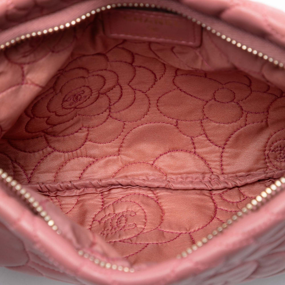 Chanel embossé Cuir d’agneau Camellia Chain Pochette