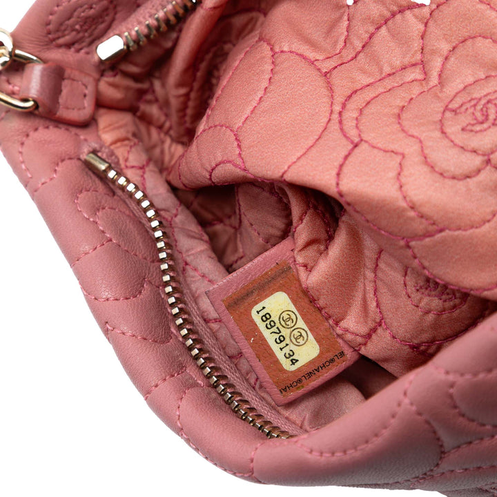 Chanel embossé Cuir d’agneau Camellia Chain Pochette