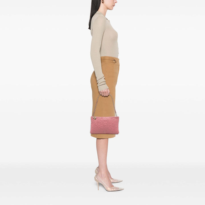 Chanel embossé Cuir d’agneau Camellia Chain Pochette