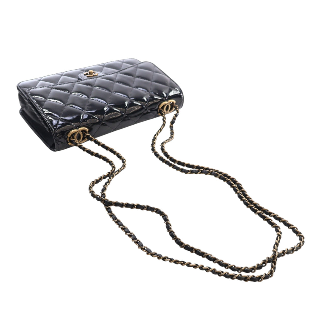Chanel Matelassé Cuir verni et Cuir de chèvre CC Œillets Wallet on Chain