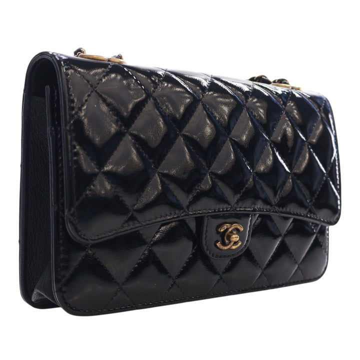 Chanel Matelassé Cuir verni et Cuir de chèvre CC Œillets Wallet on Chain