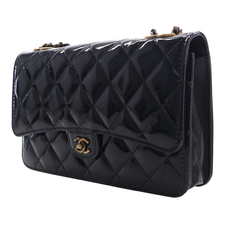 Chanel Matelassé Cuir verni et Cuir de chèvre CC Œillets Wallet on Chain