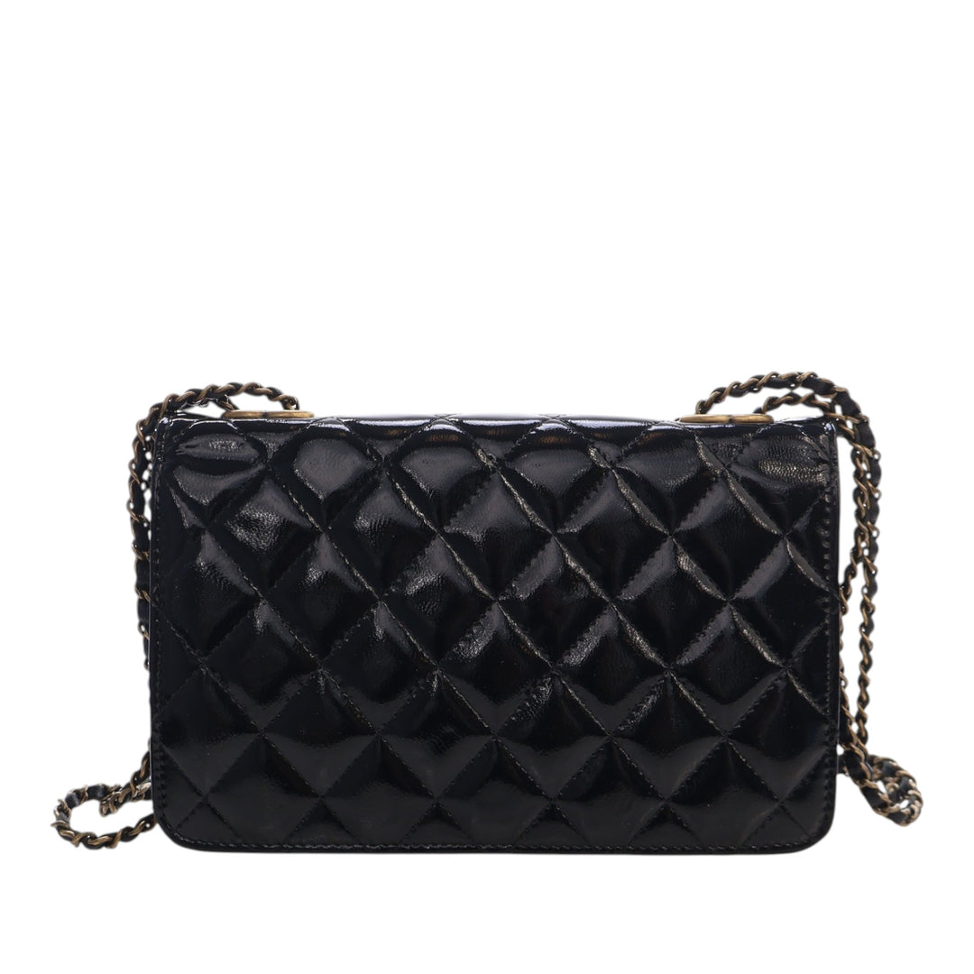 Chanel Matelassé Cuir verni et Cuir de chèvre CC Œillets Wallet on Chain