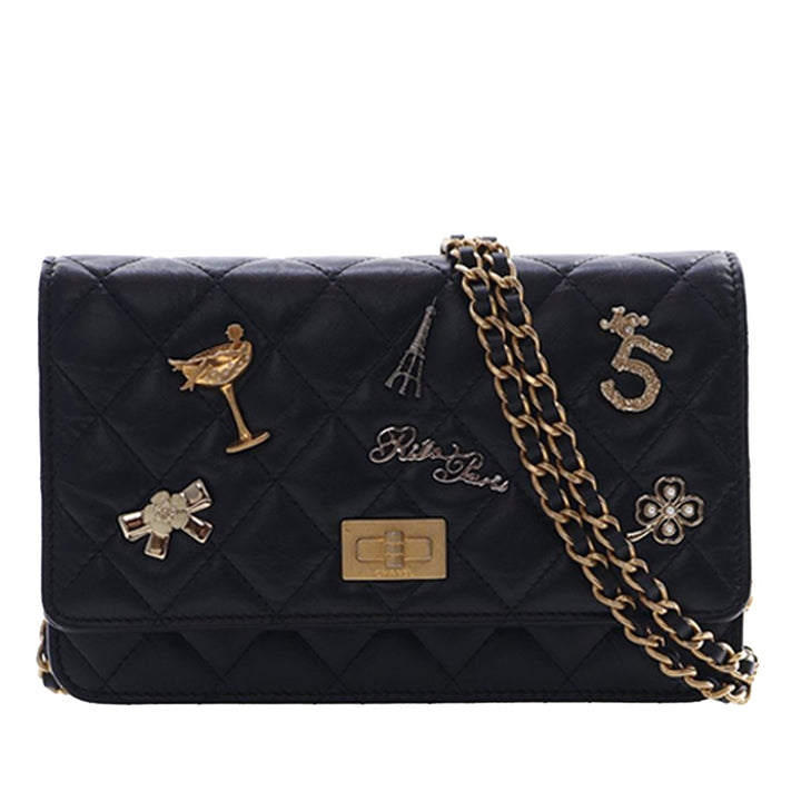 Chanel Matelassé vieilli Cuir de veau Reissue 2.55 Lucky Charms Wallet on Chain
