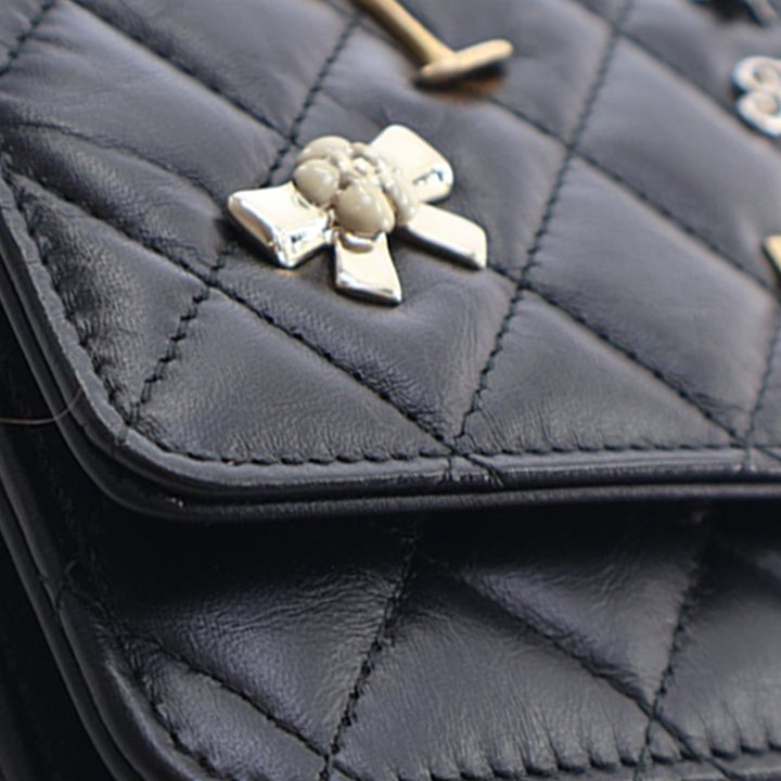 Chanel Matelassé vieilli Cuir de veau Reissue 2.55 Lucky Charms Wallet on Chain