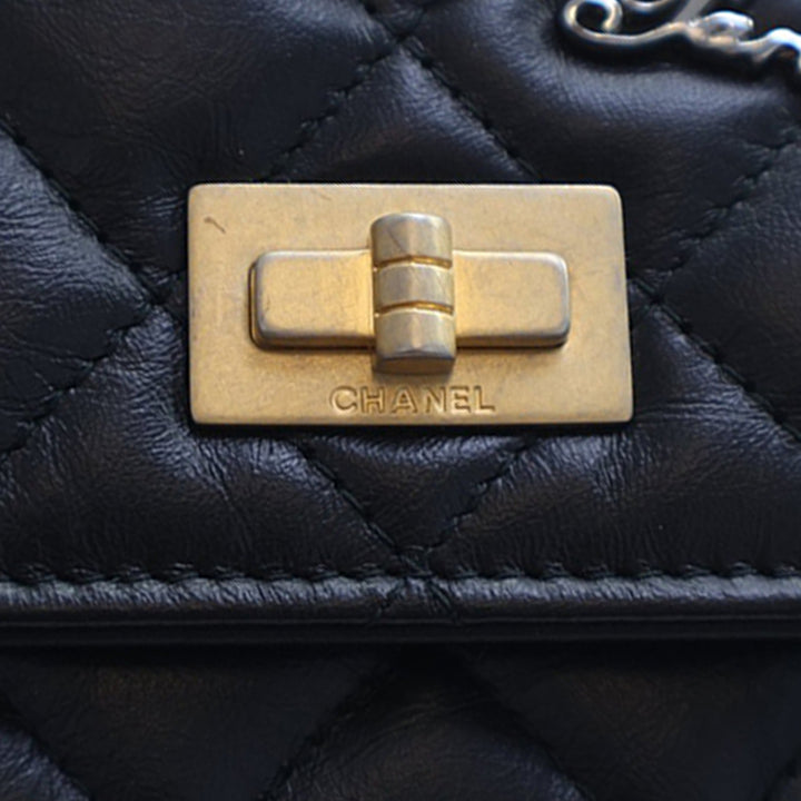 Chanel Matelassé vieilli Cuir de veau Reissue 2.55 Lucky Charms Wallet on Chain