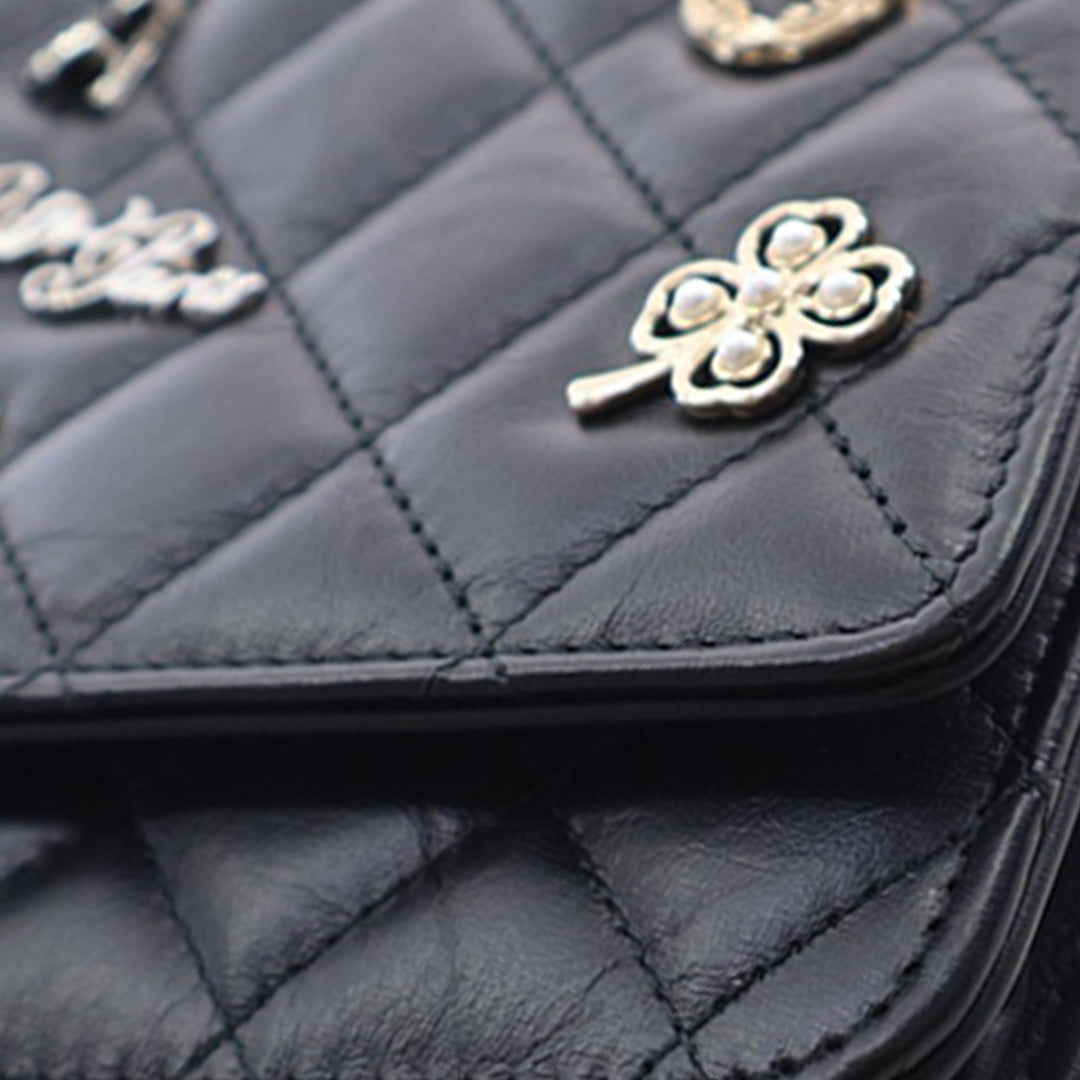 Chanel Matelassé vieilli Cuir de veau Reissue 2.55 Lucky Charms Wallet on Chain