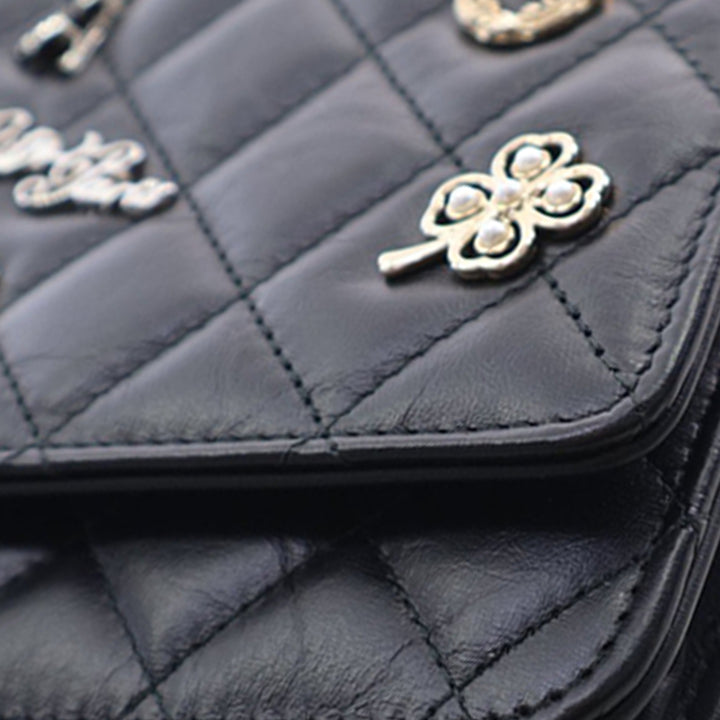 Chanel Matelassé vieilli Cuir de veau Reissue 2.55 Lucky Charms Wallet on Chain