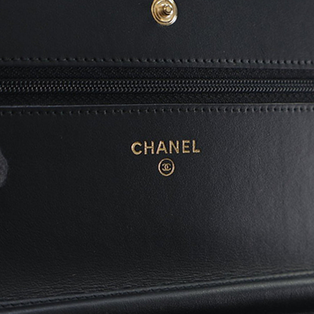 Chanel Matelassé vieilli Cuir de veau Reissue 2.55 Lucky Charms Wallet on Chain